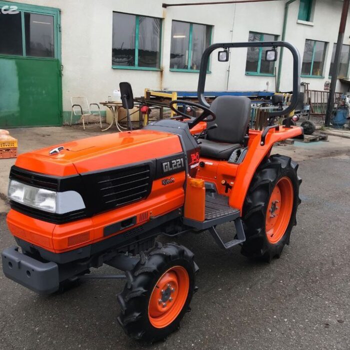 – JN TRADING BV Kubota GL221 mini-tractor