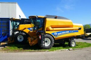 – JN TRADING BV 2019 New Holland TC5.90 Combine Harvester