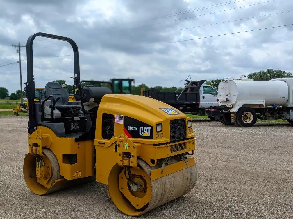 576126-2019-Caterpillar-CB24B-Asphalt-Roller-1-Copy
